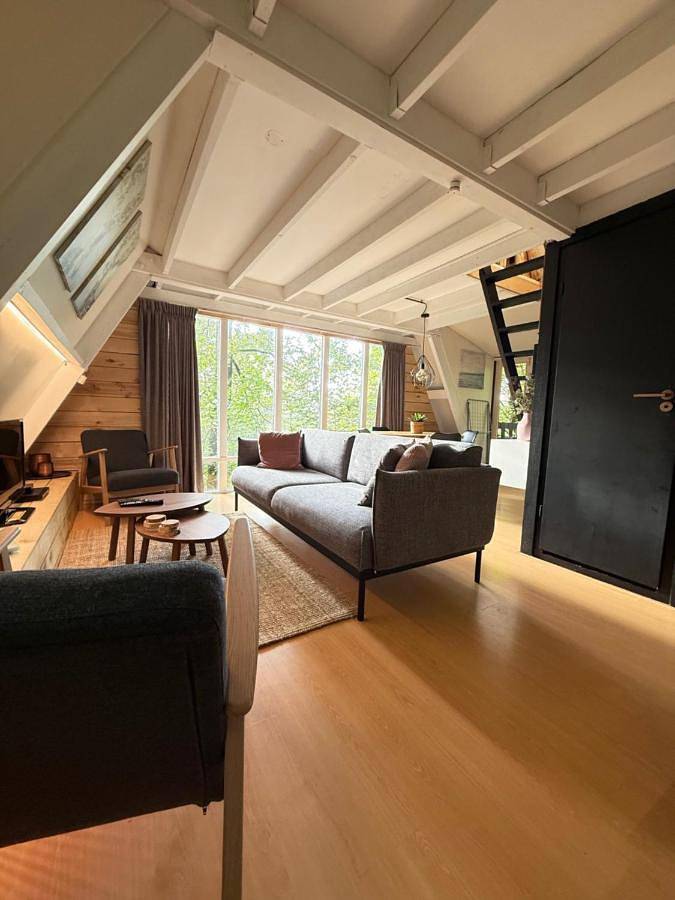 Camping pour 4 personnes, avec vue et bassin pour enfant ainsi que piscine et jardin, animaux acceptés