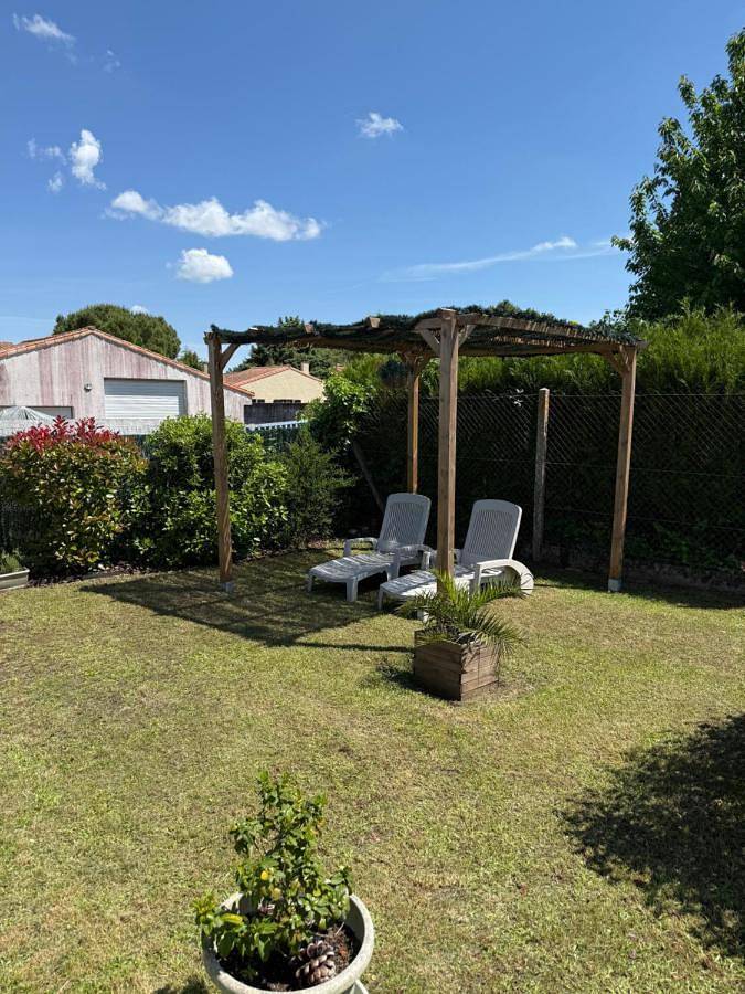 Appartement entier, Maison Coquelicots - 4 personnes - jardin in Mornac-sur-Seudre, Côte de Beauté