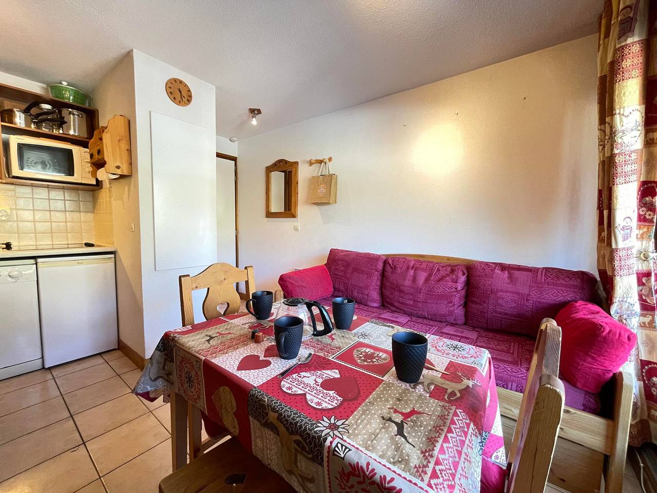 Apartamento entero, Apartamento acogedor a pie de pistas con balcón in Flumet, Albertville region