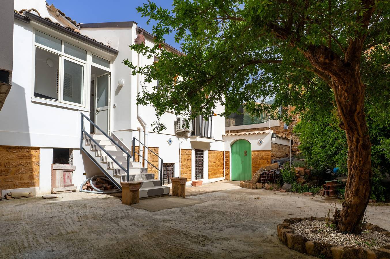 Entire apartment, Apartment 'Assammichele' with Private Terrace, Wi-Fi and Air Conditioning in Agrigento, Agrigento Province