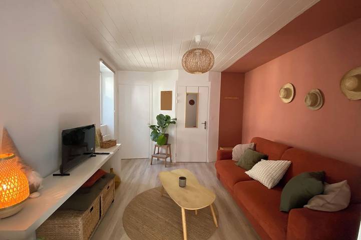 Appartement entier, Studio cosy neuf et calme avec cour privative in Bourg-Saint-Andéol, Privas (arrondissement)
