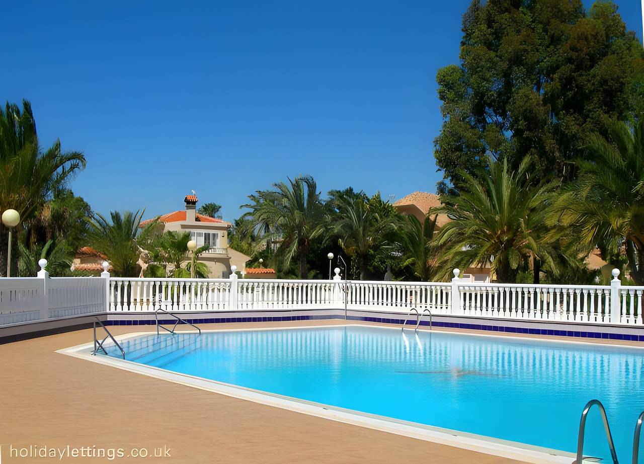 Villa 'Fantástica La Manga' with Shared Pool, Wi-Fi and Air Conditioning