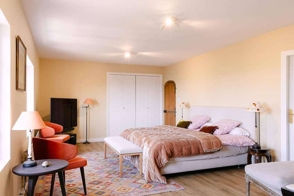 Old monastery in the heart of village with pool in Châteauneuf-du-Pape, Vaucluse