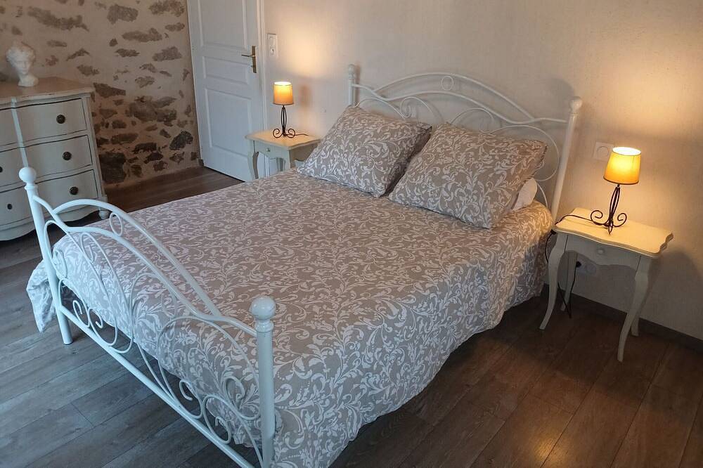 Gîte rénové mitoyen Pmr, 3 chambres, terrasse, proche nature in La Gaubretière, Vallée de la Loire