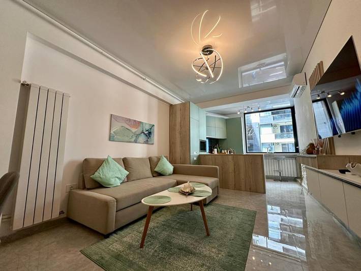 Apartamento para 4 personas, con piscina para niños y terraza además de piscina y vistas en Rumania