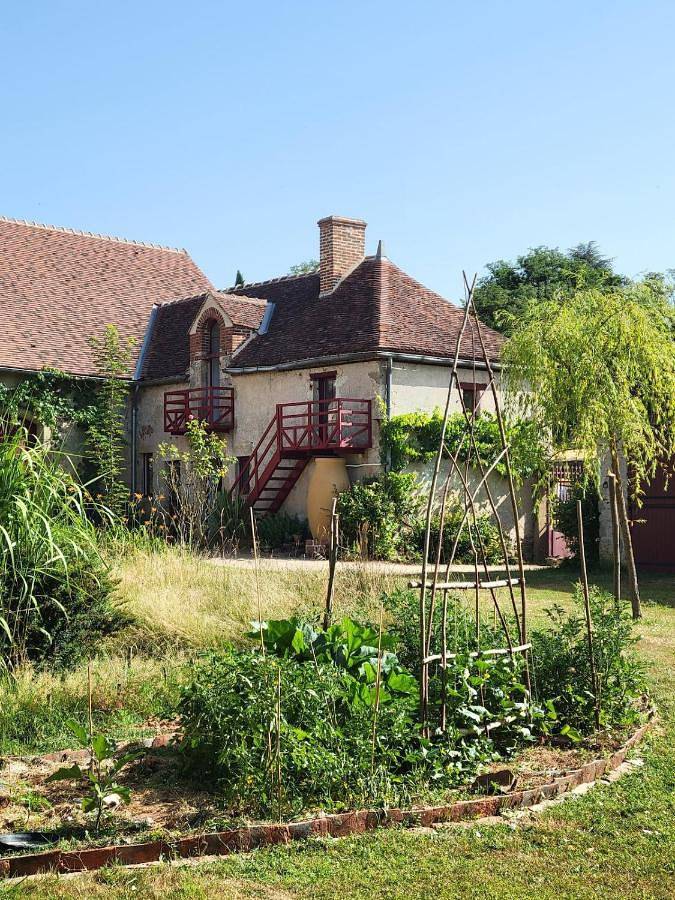Gîte pour 4 personnes, avec jardin et balcon à Chareil-Cintrat