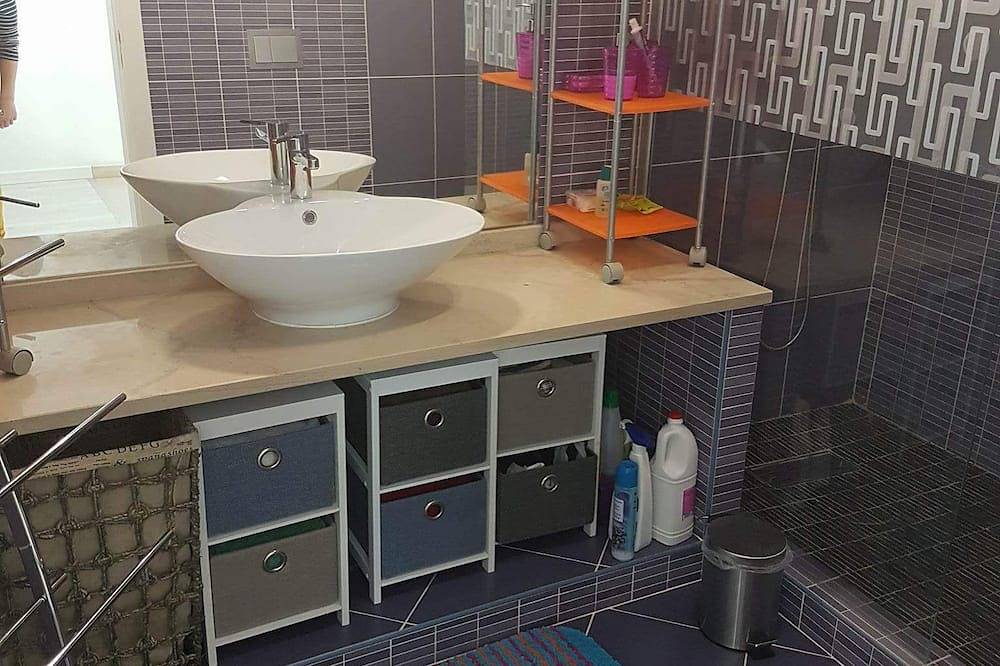 Olhao neues, helles, modernes, gut ausgestattetes Haus mit Terrasse und Solarium in Quelfes, Parque Natural da Ria Formosa