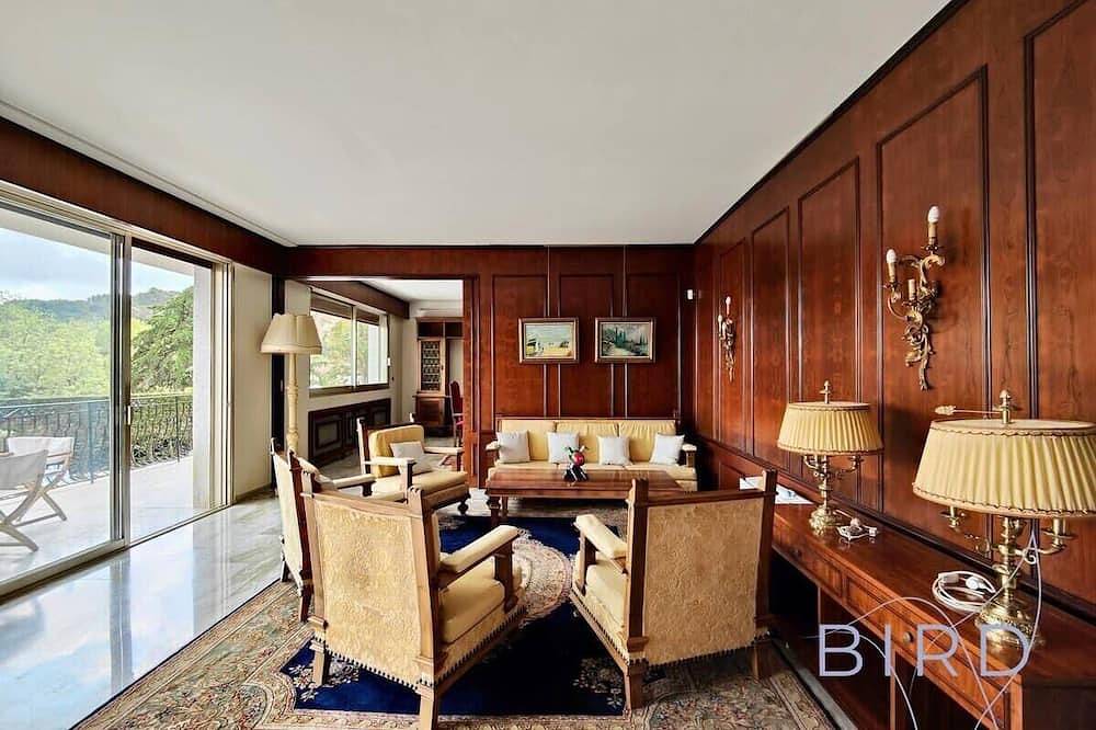 Magnificent residence with swimming pool and garden in Mougins in Mougins, Cannes region