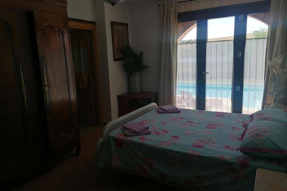 Rent. Country. House in Fragneto Monforte, Benevento Provinz