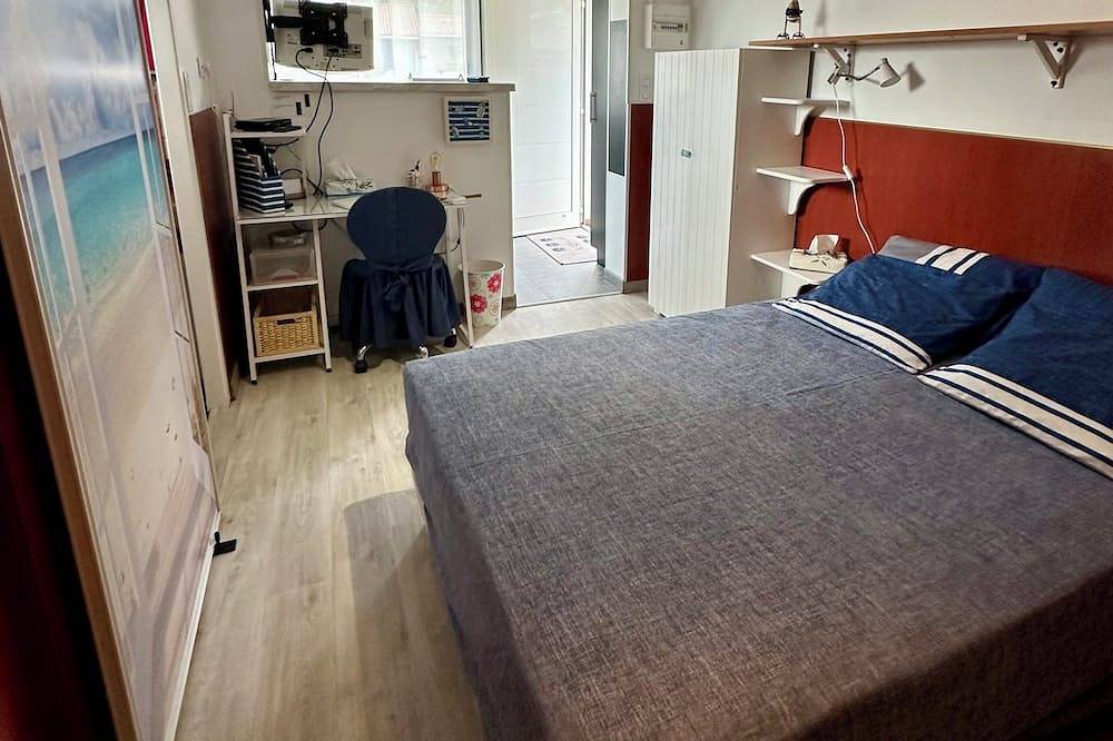 Entire apartment, Studio \"Brigitte\" in Audenge on the Bassin d'Arcachon in Audenge, Arcachon region