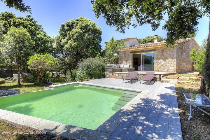 Gîte pour 2 personnes, avec Terrasse et Jardin ainsi que Piscine et Vue