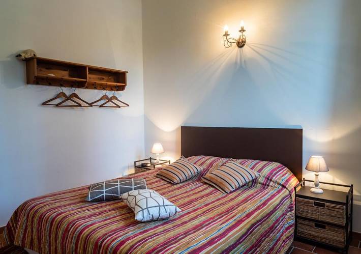 Location de vacances pour 2 personnes, avec vue et terrasse ainsi que jardin et piscine à Saint-Geniès-de-Comolas - 4