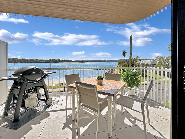 Entire apartment, Modern 1-Bedroom Apt with Sweeping Water Views in Batemans Bay, New South Wales