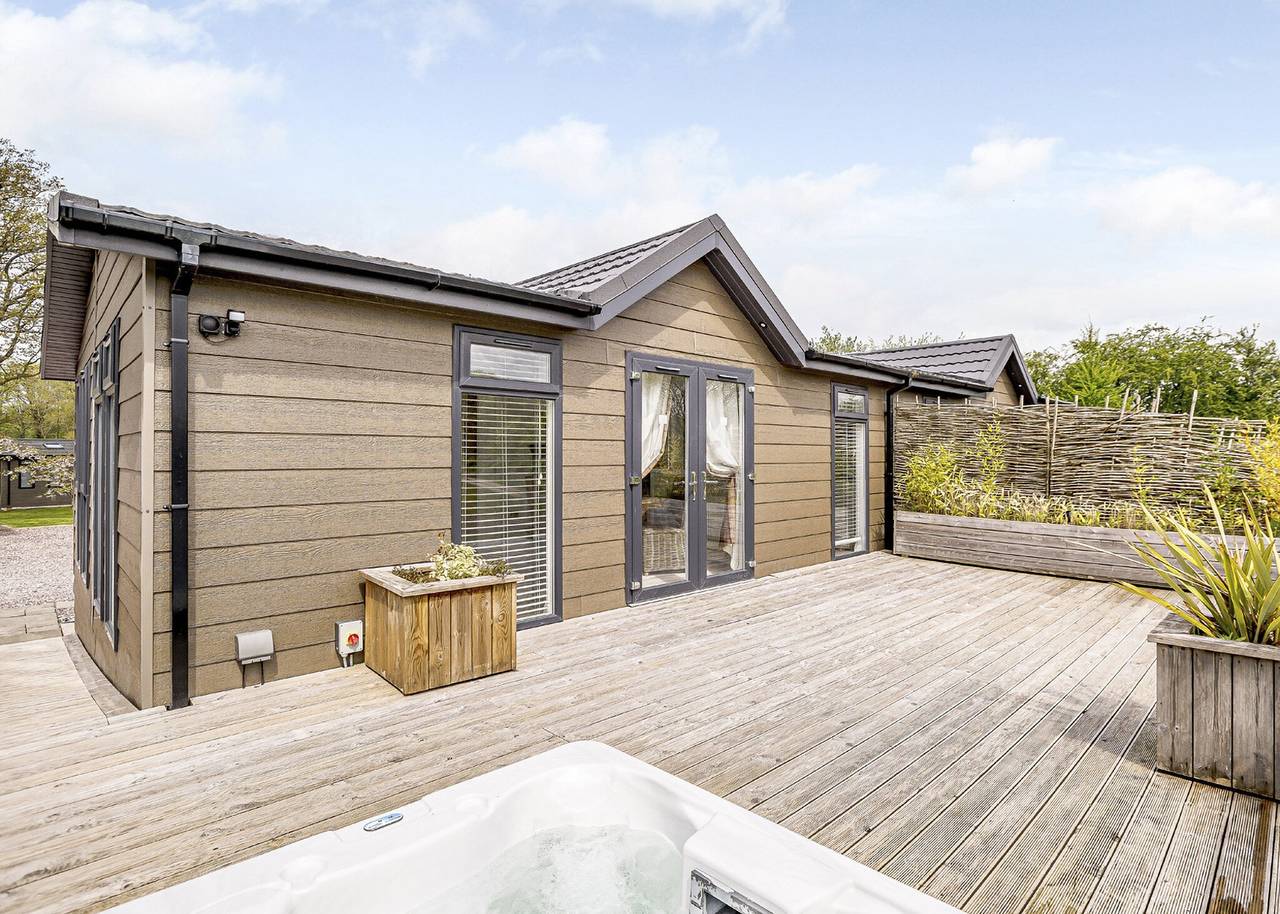 Aspen Lodge in Eaton, Cheshire Este