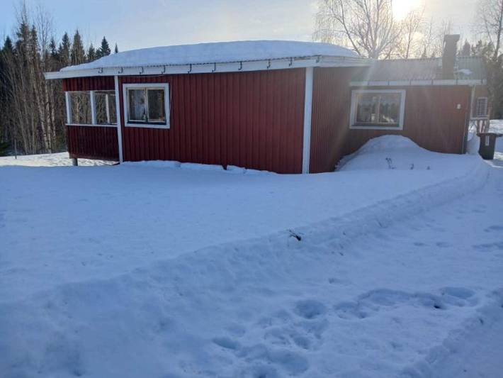 Mysig stuga vid sjön Gardsjon Lidsjöberg in Strömsund, Jämtland