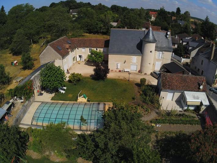 Chambre d’hôte pour 3 personnes, avec Terrasse et Jardin ainsi que Piscine et Vue à Huisseau-sur-Cosson