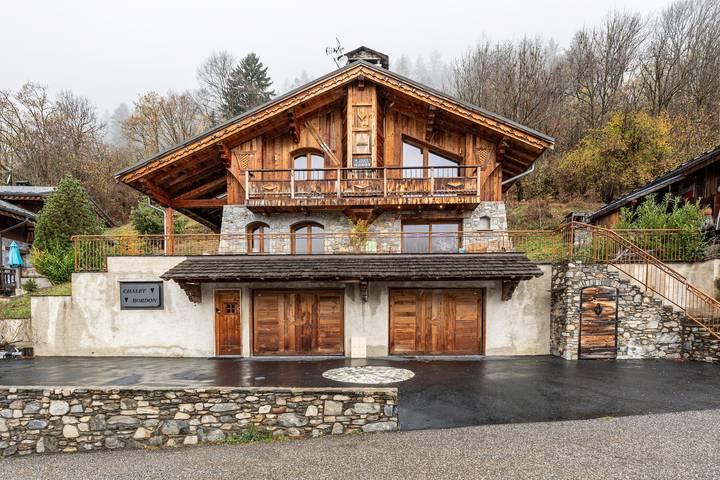 Entire apartment, Apartment 'Appartement 1' with Mountain View, Private Terrace and Wi-Fi in Champagny-en-Vanoise, Massif de la Vanoise