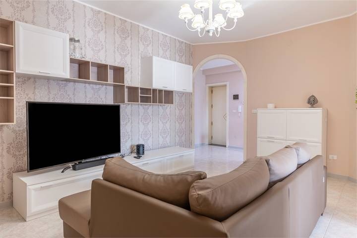 Entire apartment, Apartment 'Casa Vacanze Francesco' with Balcony, Wi-Fi and Air Conditioning in Pulsano, Gulf of Taranto