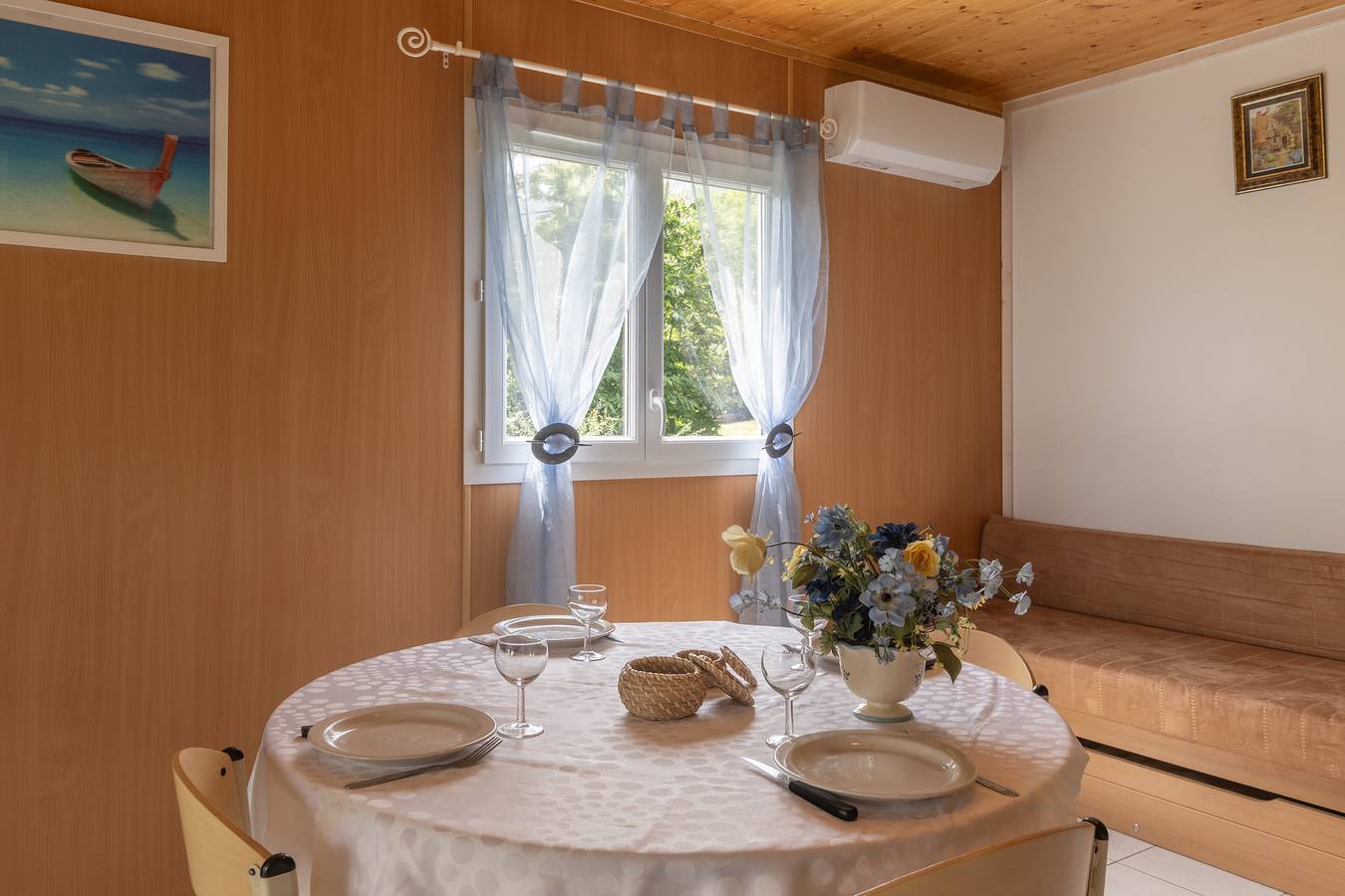 Appartement 'Kevin- Mas Lachamp' avec vue sur la montagne, piscine partagée et climatisation in Gravières, Parc naturel régional des Monts d'Ardèche