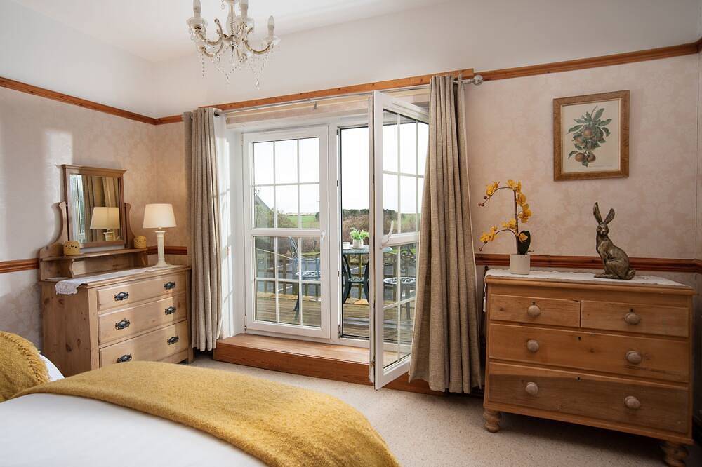 Shepherds Cottage - Spacious cottage with sea views in Northumberland