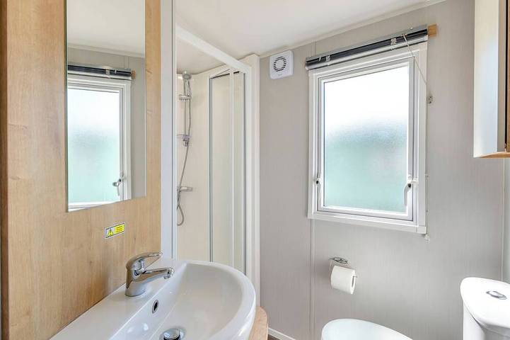 Bronze 3 Bedroom Caravan, Sleeps 8. With parking.P in Carmarthenshire