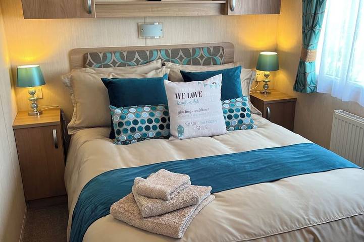 Glamping for 4 people, with pool in Poole