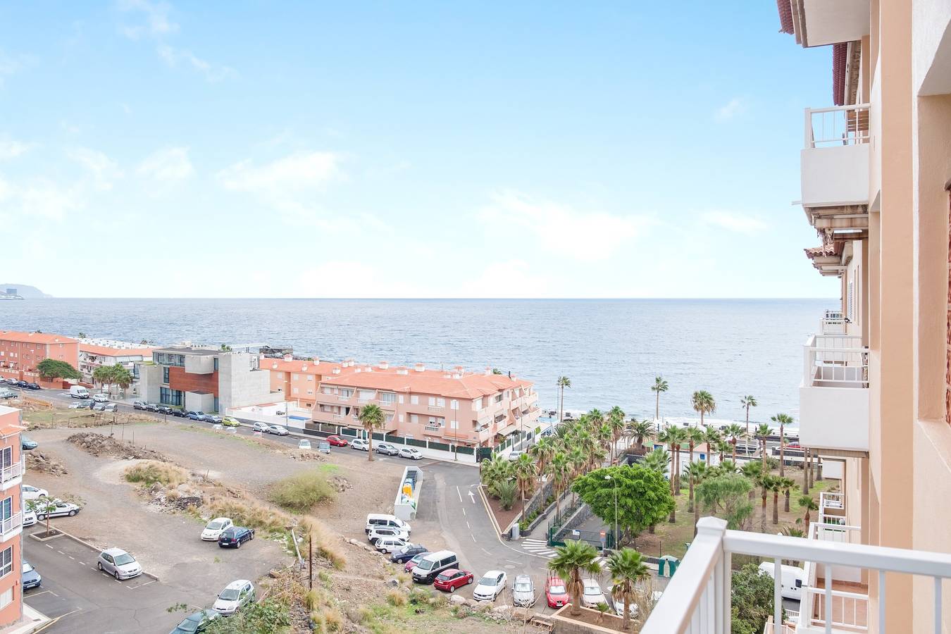 Appartamento intero, Appartamento Superior fronte mare con piscina, balcone, vista mare e Wi-Fi; parcheggio incluso in Punta Larga, Candelaria