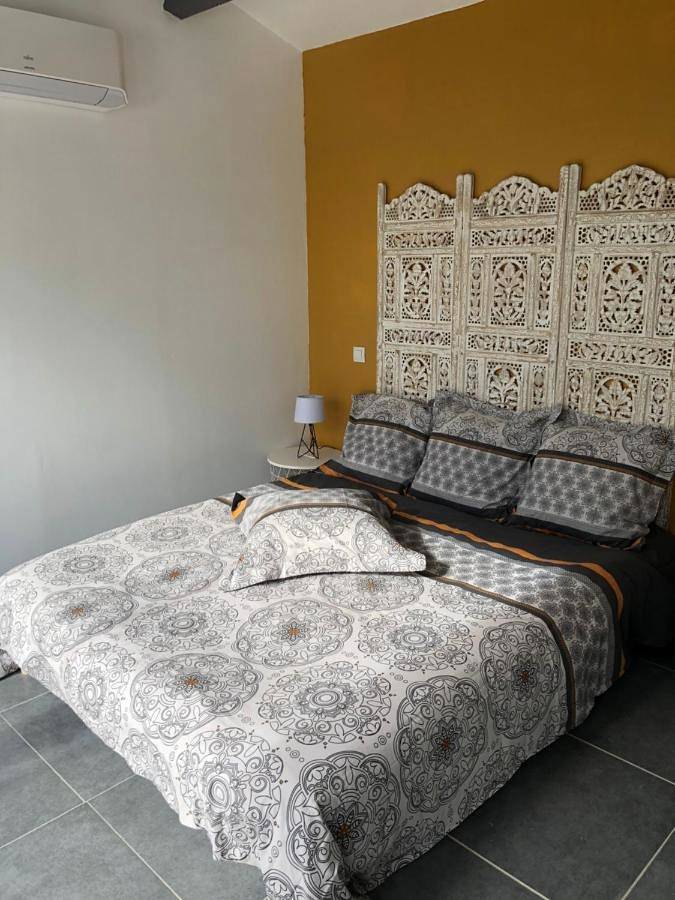 Maison d’hôte pour 2 personnes, avec Balcon et Terrasse ainsi que Jardin et Piscine