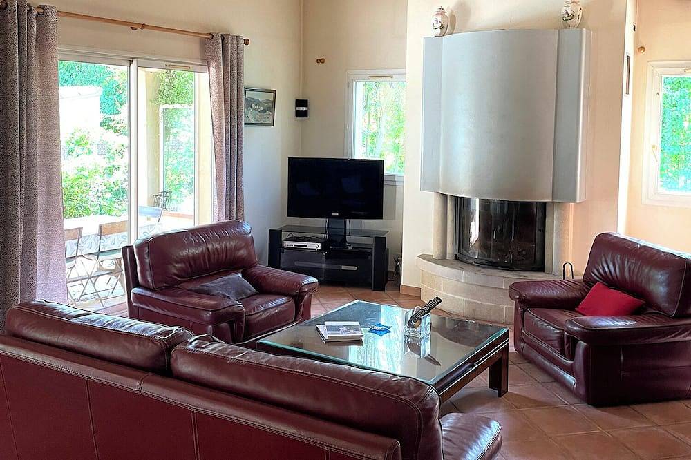 Villa Massada in Saint-Maximin-la-Sainte-Baume, Brignoles region