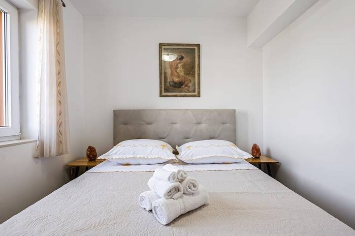 Ganze Wohnung, Two bedroom apartment with Terrace in Sibenik, Šibenik-Knin