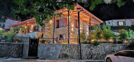Gîte pour 2 personnes, avec jardin ainsi que balcon et vue dans Kalambáka