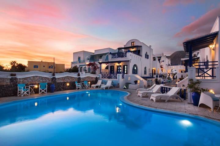 Location de vacances pour 2 personnes, avec piscine ainsi que vue et jardin à Perissa - 2