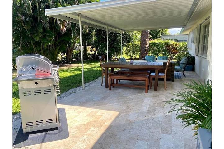 Vacation rental for 6 people, with terrace and yard as well as hot tub in Jupiter