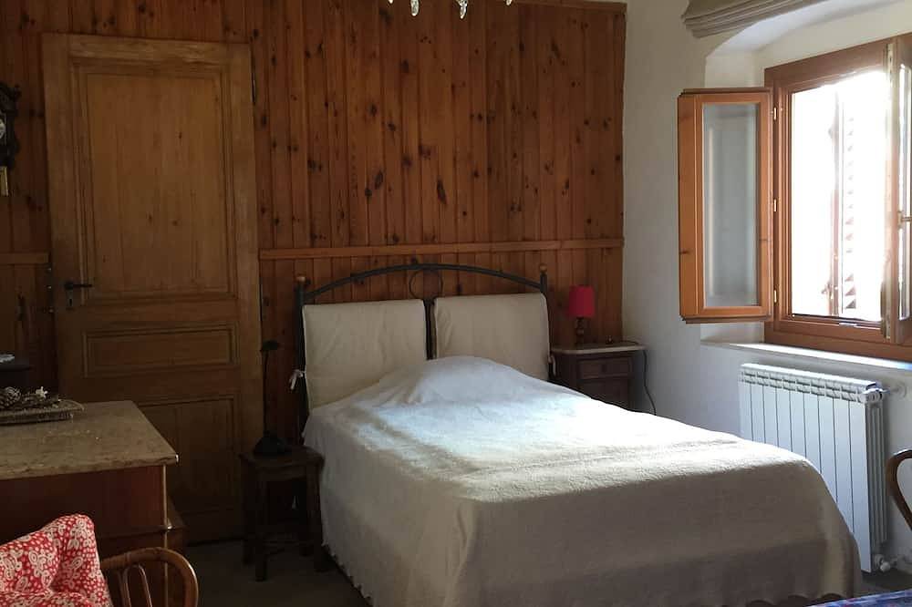 Toscana Mediterranea, Charming House nel borgo medievale, per 4 persone in Campiglia Marittima, Costa degli Etruschi
