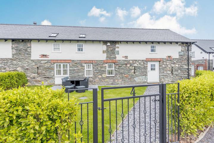 Cottage for 8 people, with garden in Wales