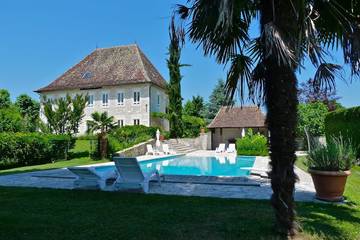 Gîte pour 10 personnes, avec jacuzzi et jardin à Les Avenières