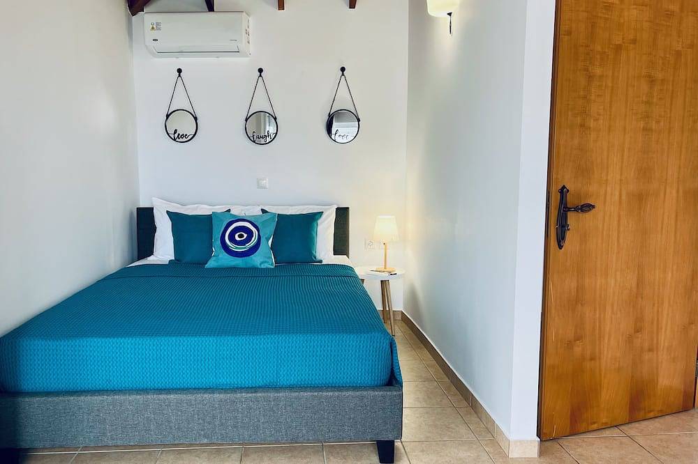 Beach front Villa with hot tub,  just steps from the sea in Stegna (Rhodes), Rhodes