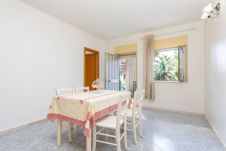 Ganze Wohnung, Apartment 'I Ciottoli Dello Ionio - Apt 13' mit Meerblick, Gemeinschaftsterrasse und Balkon in Fondachello, Mascali