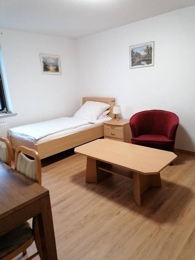 Ganze Ferienwohnung, Monteurunterkunft Haus Max & Moritz in Böbrach, Ostbayern