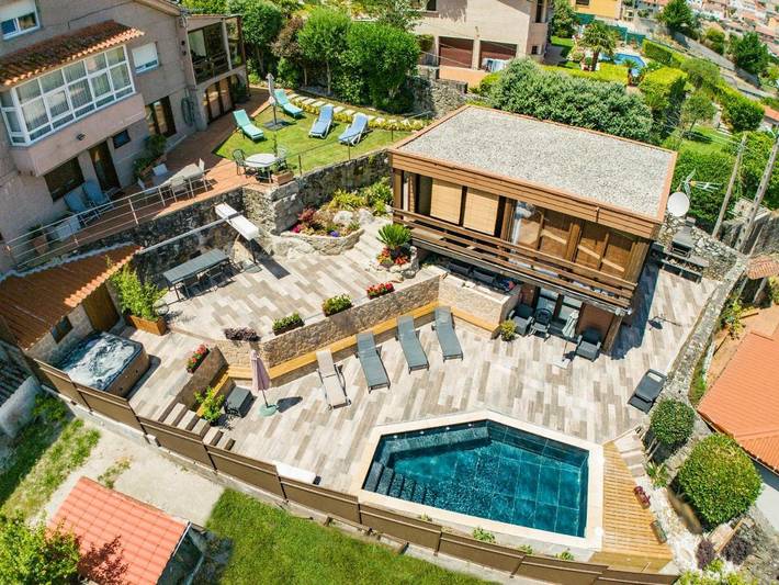 Casa de vacaciones para 7 personas, con sauna y piscina además de jardín y vistas - 1