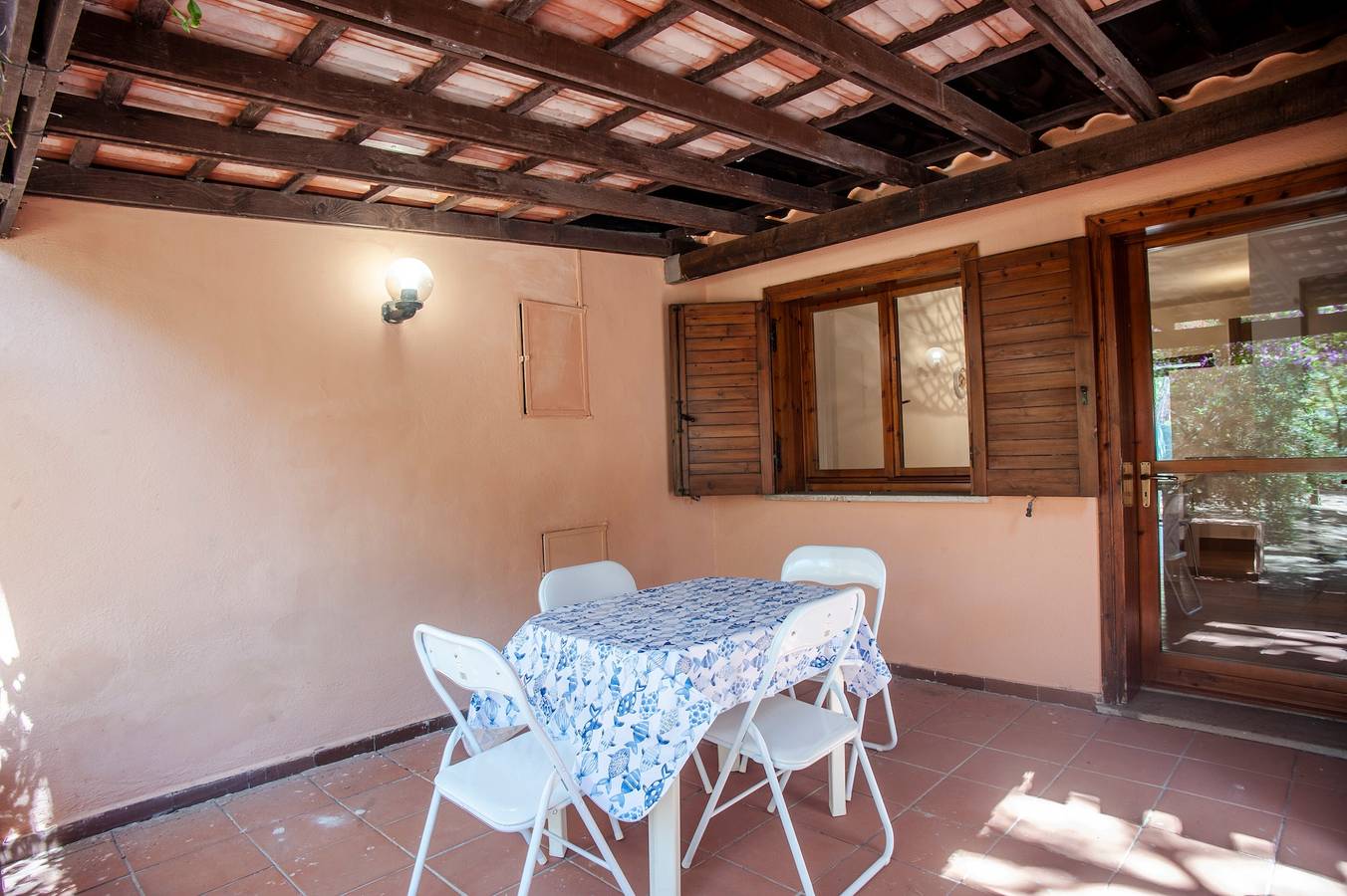 Casa de vacaciones 'Villetta Pineta' con jardín privado in Santa Margherita di Pula, Región de Pula