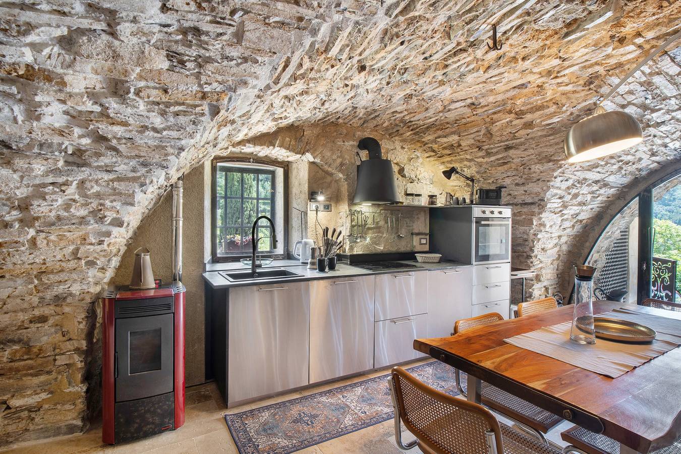 Appartement entier, Appartement 'Il Frantoio' avec vue sur la mer, jardin partagé et Wi-Fi in Montegrazie, Imperia