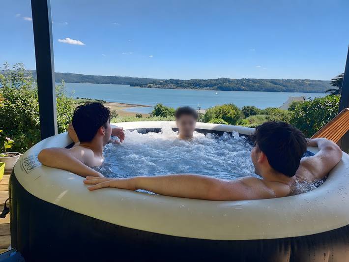 Maison de vacances 'Grande Maison Familiale Climatisation Vue Mer' avec jardin privé et Wi-Fi in Hôpital-Camfrout, Région de Brest