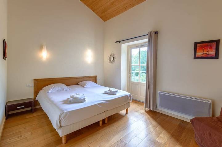 Location de vacances pour 17 personnes, avec balcon et jardin, animaux acceptés à Cherves-Richemont - 3