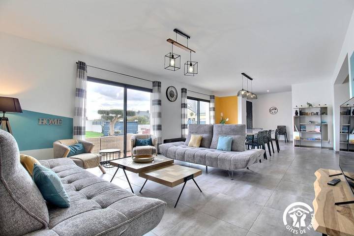 Gîte pour 10 personnes, avec jardin ainsi que terrasse et piscine, animaux acceptés à Plouhinec (Morbihan) - 4