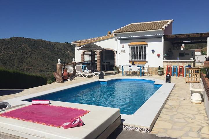Appartement entier, Risa, piscine, bar extérieur et terrasse privée in Viñuela, Cordillera Penibética