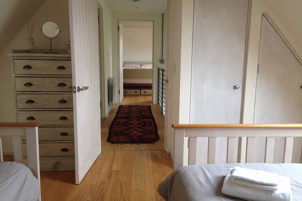 Atemberaubende individuell gestalteten Immobilie On Shore in der Ortschaft Glenelg in Loch Hourn, Highlands