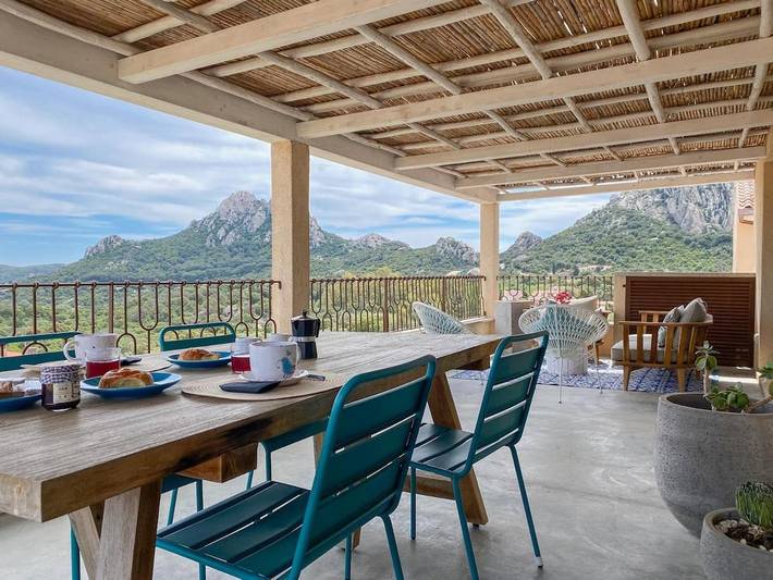 Ferienwohnung für 4 Personen, mit Terrasse und Garten in San Pantaleo