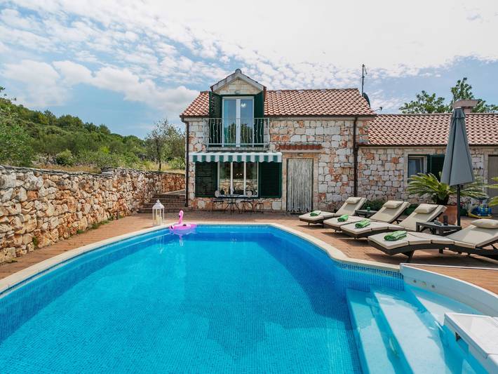 Ferienhaus für 8 Personen, mit Terrasse und Pool sowie Garten in Split-Dalmatien