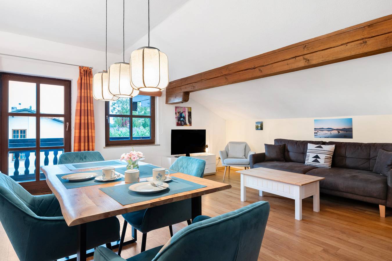 Ganze Wohnung, Gemütliche Ferienwohnung Alpenblick mit Balkon, Terrasse und Wlan; Parkplätze vorhanden in Eggstätt, Chiemsee